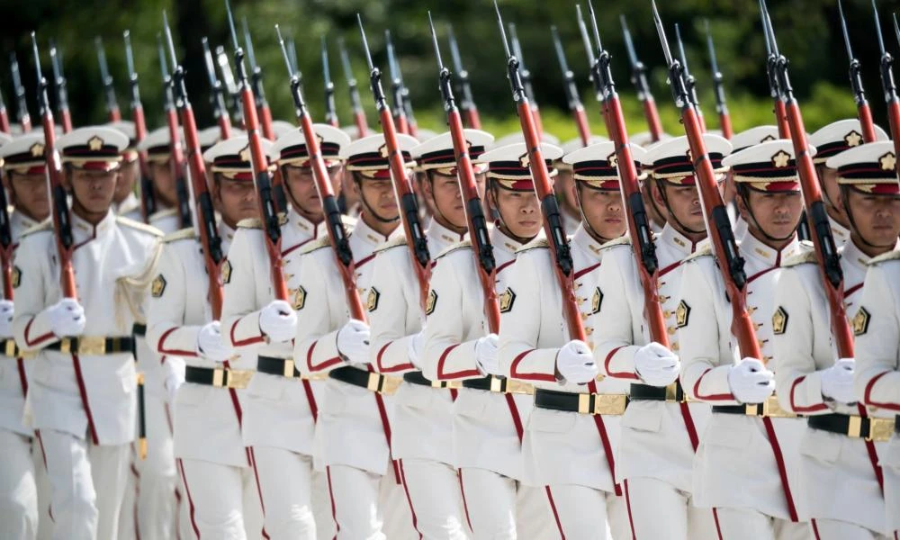Η Ιαπωνία θέλει να εγκαταλείψει τις αντιπολεμικές συνταγματικές δεσμεύσεις της